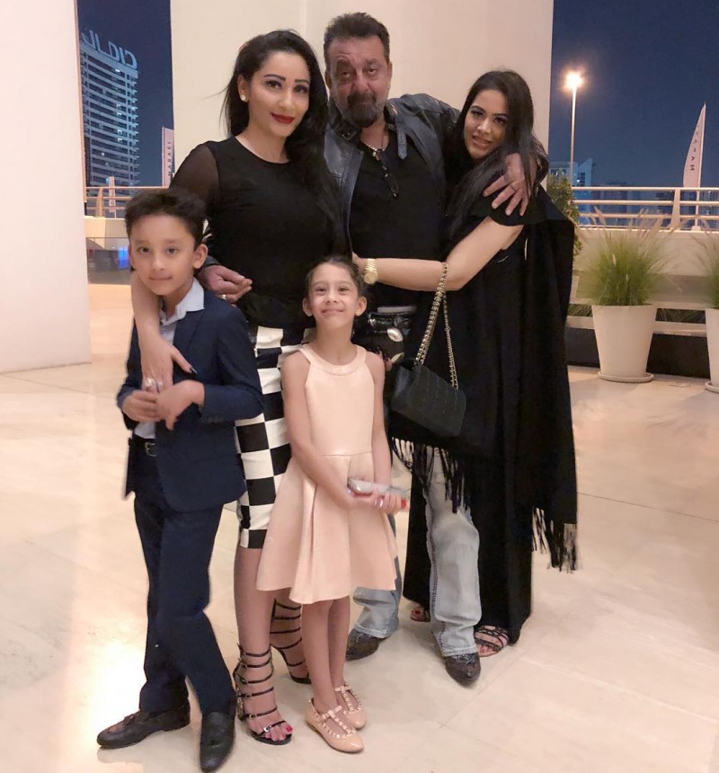 sanjay dutt - Dainik Bombabomb